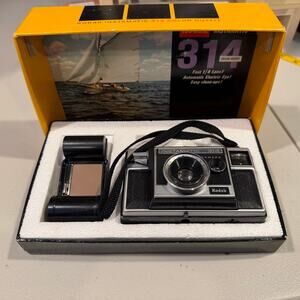 Vintage Kodak Instamatic 314 Film Camera Color Outfit Boxed Made in USA Retro